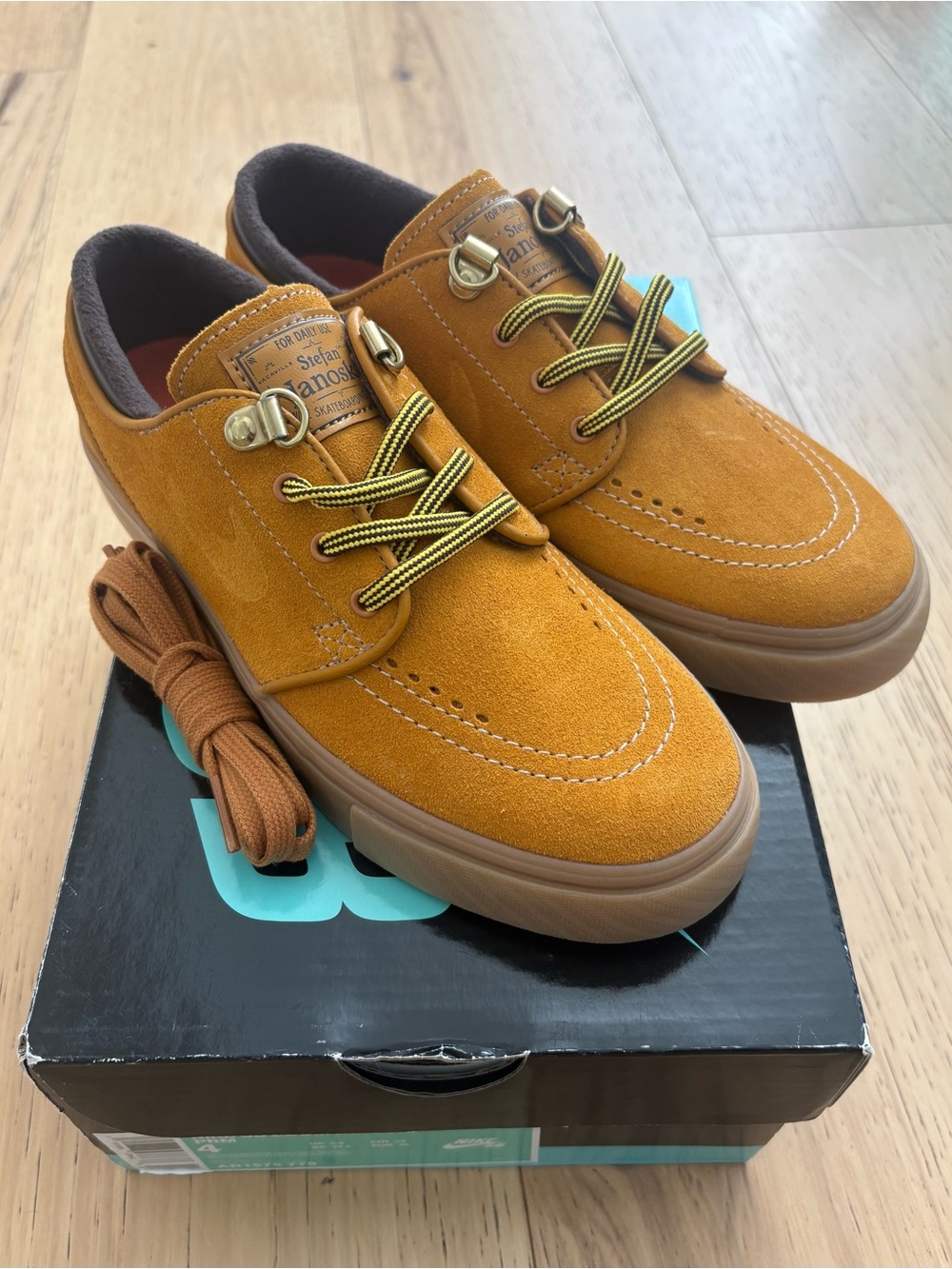 Nike SB Big Kid Zoom JANOSKI PRM Mustard Suede Low-Top Sneakers